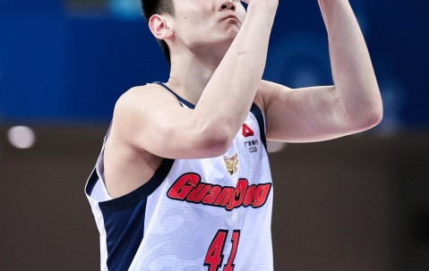 即时赔率-媒体人：王洪泽用稚嫩肩膀扛起广东脆弱内线 他值得更多时间&amp;机会