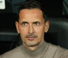 法兰克福将帅：我们创造很多机会但效率不佳，运气更好的队晋级了